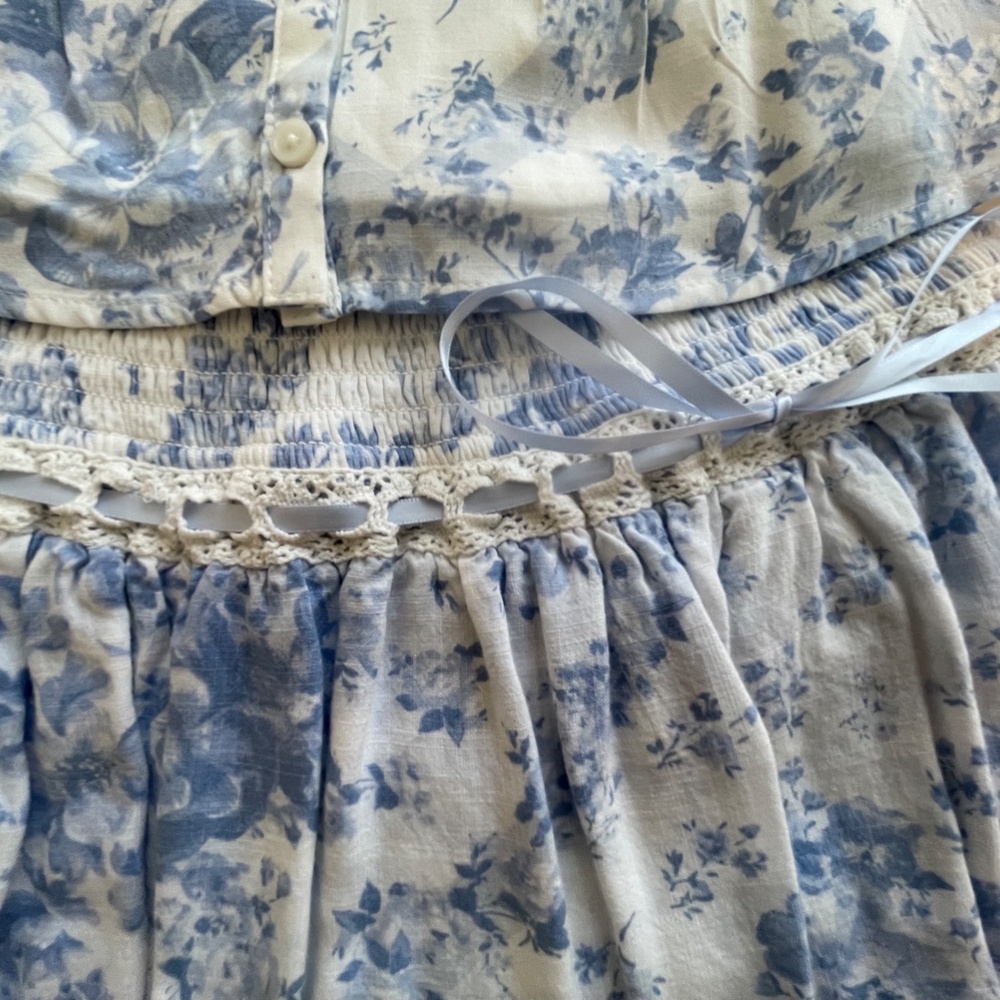 Hollister 2-pc top/skirt blue and white floral set - Women's Size S - Picture 9 of 11